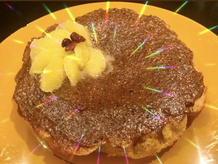 GÂTEAU À L’ORANGE NAPPÉ DE CARAMEL CRU